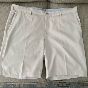 Peter Millar size 38 Stone shorts